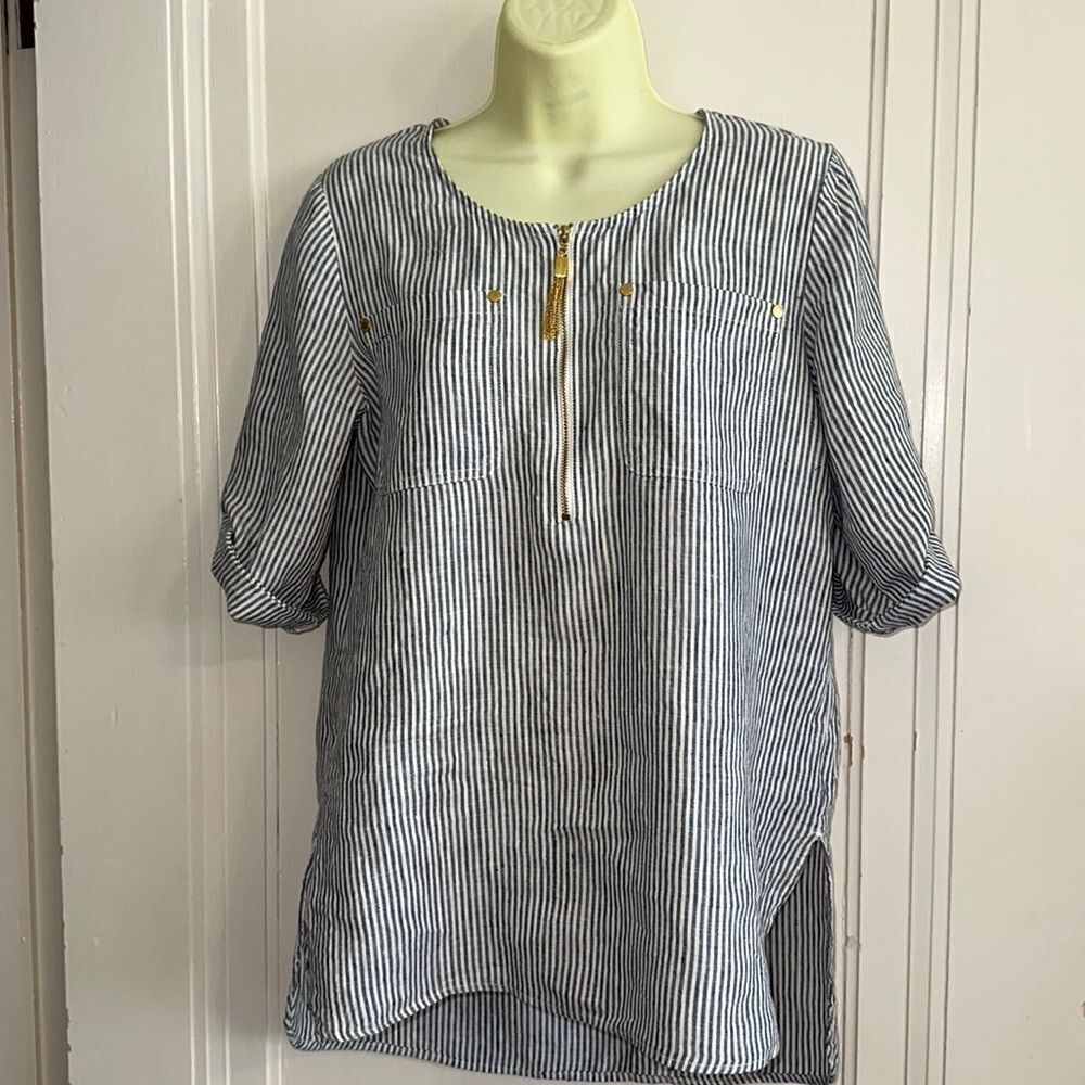 Ellen Tracy Linen blue & white striped blouse with gold chain zip up neck
